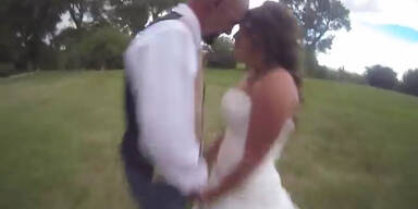 Quadrocopter knallt gegen Bräutigam