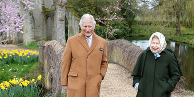 Queen und Prinz Charles trafen sich zum Spaziergang