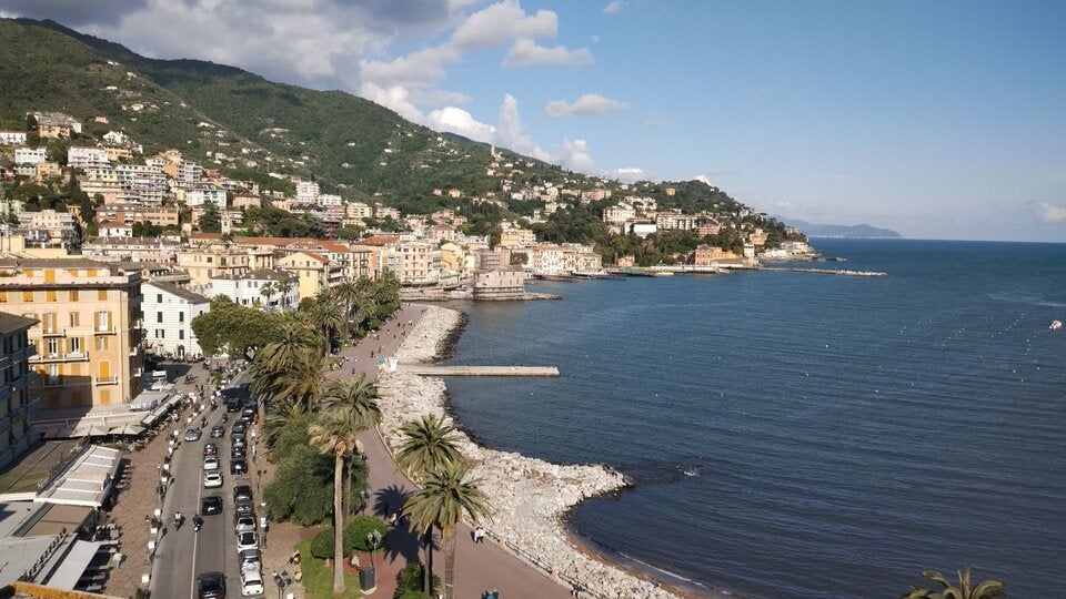 Blick auf die Ligurisch eKüste von der Rooftop-Bar des Hotels Best Western Plus Tigullio Royal in Rapallo