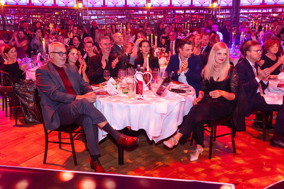 Schauspieler Jakob Seeböck (2.v.r.)