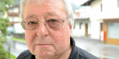 Held rettet Frauen aus Inferno