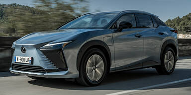 Lexus RZ300e: Edel-Stromer aus Japan, komfortabel & langatmig