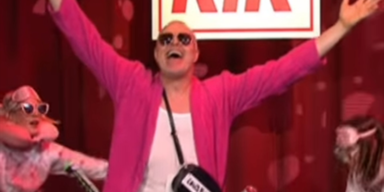 "Kein Mindestlohn in Bangladesch!" - Stefan Raab disst Discounter „kik“ mit Schlager-Song