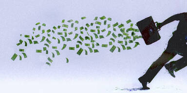 Messer-Mann &uuml;berfiel Tankstelle in Wien und verlor auf Flucht Geld