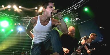 Raised Fist sind wieder zurück