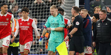 Arsenal-Goalie von Fan attackiert
