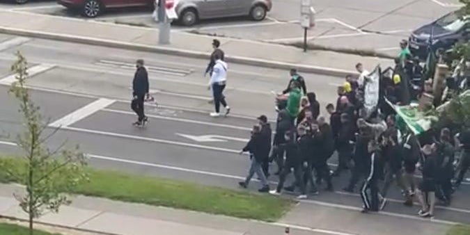 Rapid-Fanzug rollt Richtung Austria-Stadion