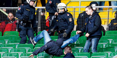 Harte Strafen nach Derby-Vorfällen