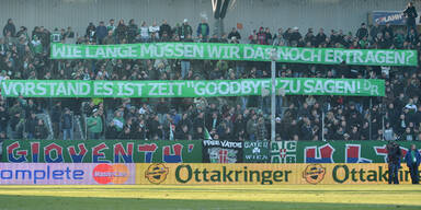 Rapid: Fans greifen Vorstand an