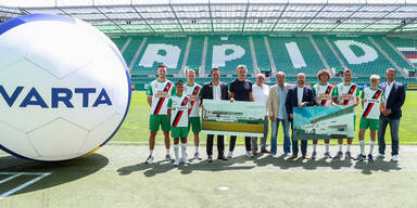Rapid bei der Pr&auml;sentation des neuen von "VARTA" gesponserten Trainingszentrum