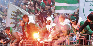 Rapid-Fans griffen Polizeibeamte an