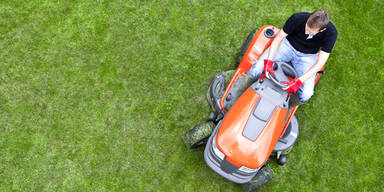 Rasenm&auml;hertraktor