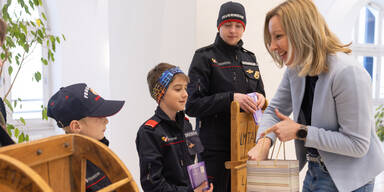 Ratschenkinder bringen Ostertradition auf den Linzer Hauptplatz