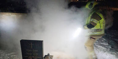 Kurioser Einsatz: Grab am Friedhof in Flammen?
