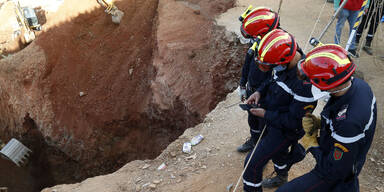 Bub (5) seit Tagen in Brunnen gefangen