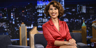 Pop-Wunder: Raye st&uuml;rmt mit 5 Monaten Versp&auml;tung auf Platz 1