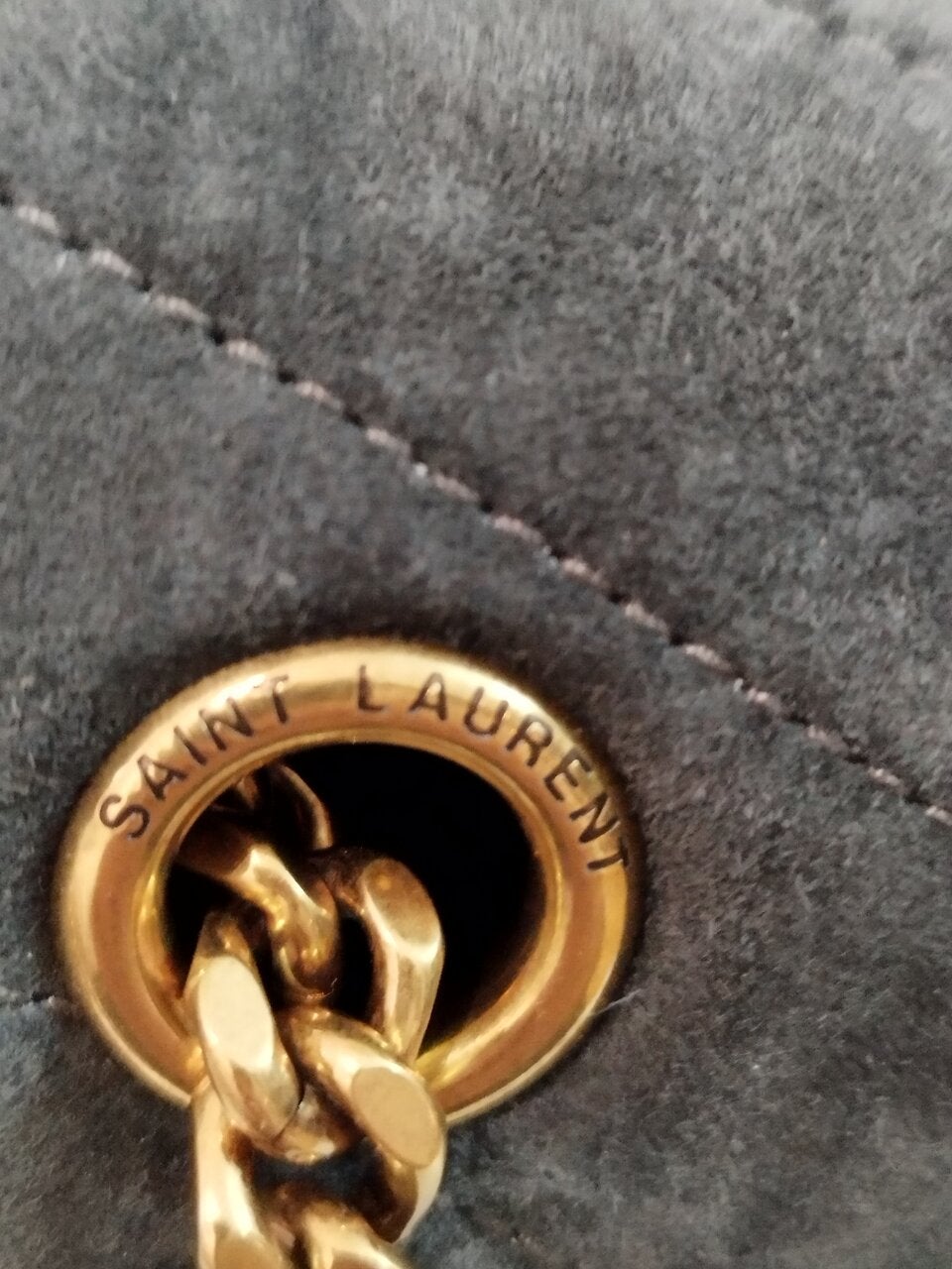 Täuschend echt? So erkennen Sie eine gefälschte Designer-Tasche