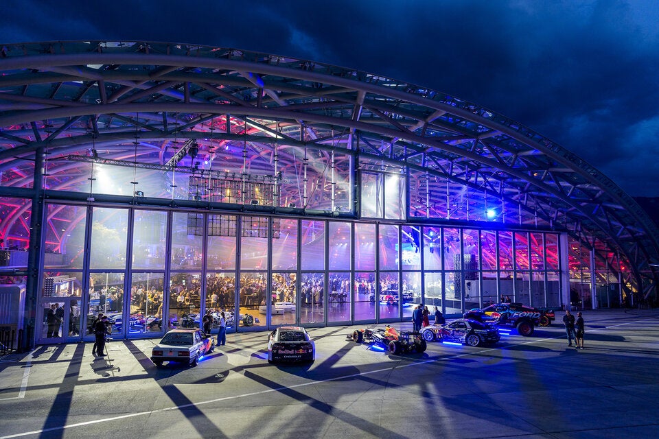 Mega-Party: Die große Wiedereröffnung des Red Bull Hangar-7 in Salzburg