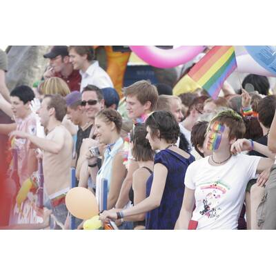 Tausende feiern Homosexuellen- und Transgender-Demo.