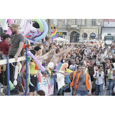 Tausende feiern Homosexuellen- und Transgender-Demo.