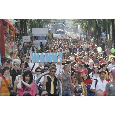 Tausende feiern Homosexuellen- und Transgender-Demo.