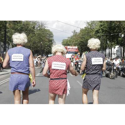 Tausende feiern Homosexuellen- und Transgender-Demo.