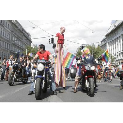 Tausende feiern Homosexuellen- und Transgender-Demo.