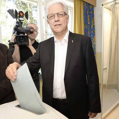 Hier gibt Ingrid Felipe von den Grünen ihre Stimme ab