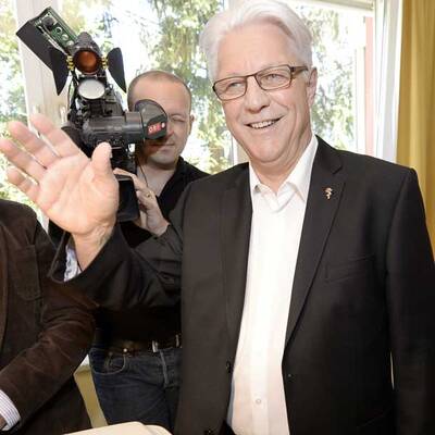 Hier gibt Ingrid Felipe von den Grünen ihre Stimme ab