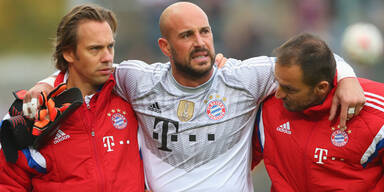 Bayern-Keeper Reina bei Jux-Kick verletzt