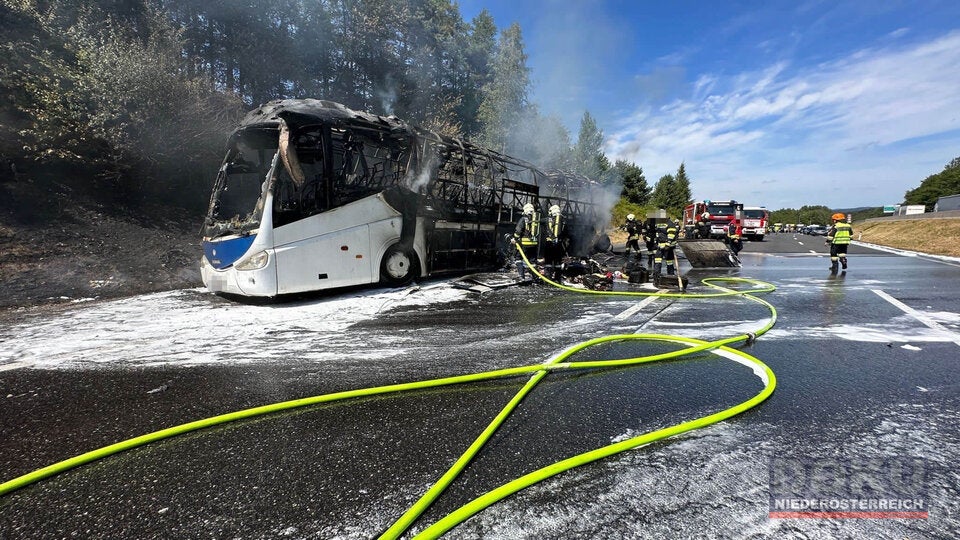 Reisebus in Flammen