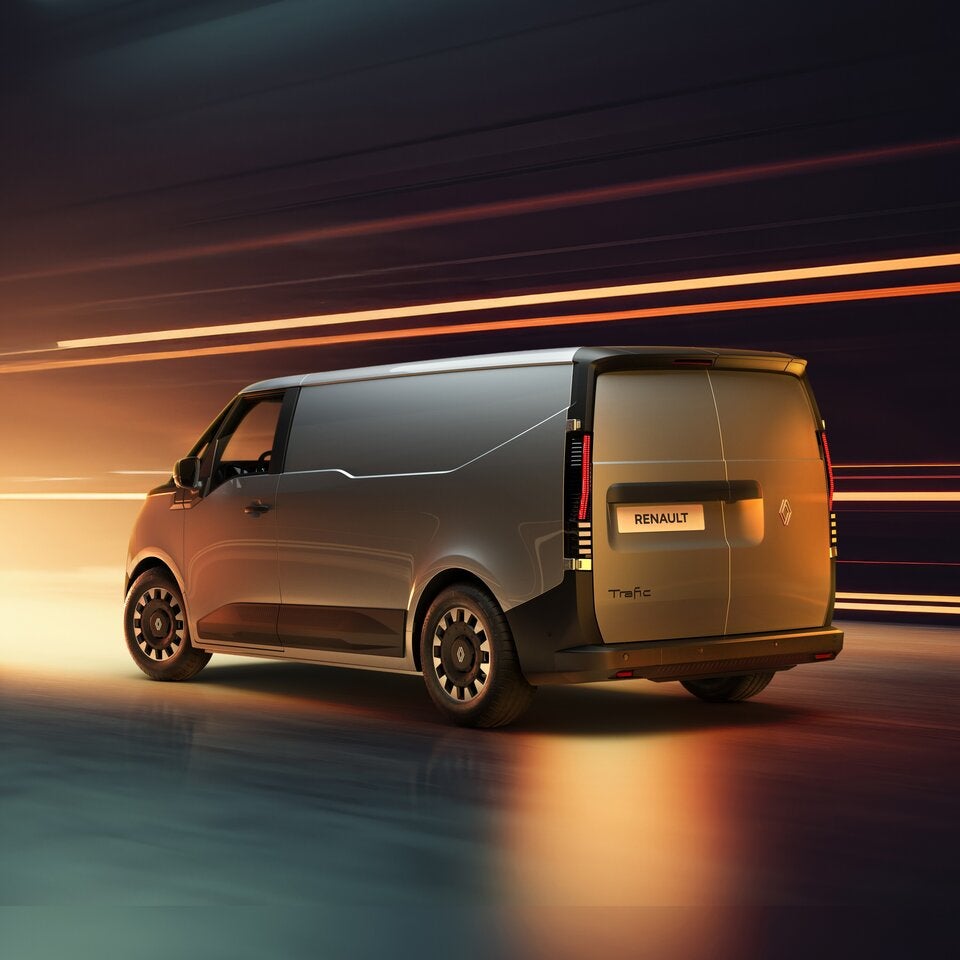 Praktisch und funktional – das hohe Ladevolumen und die variablen Aufbauten machen den E-Trafic zum vielseitigen Partner im Stadtverkehr. 