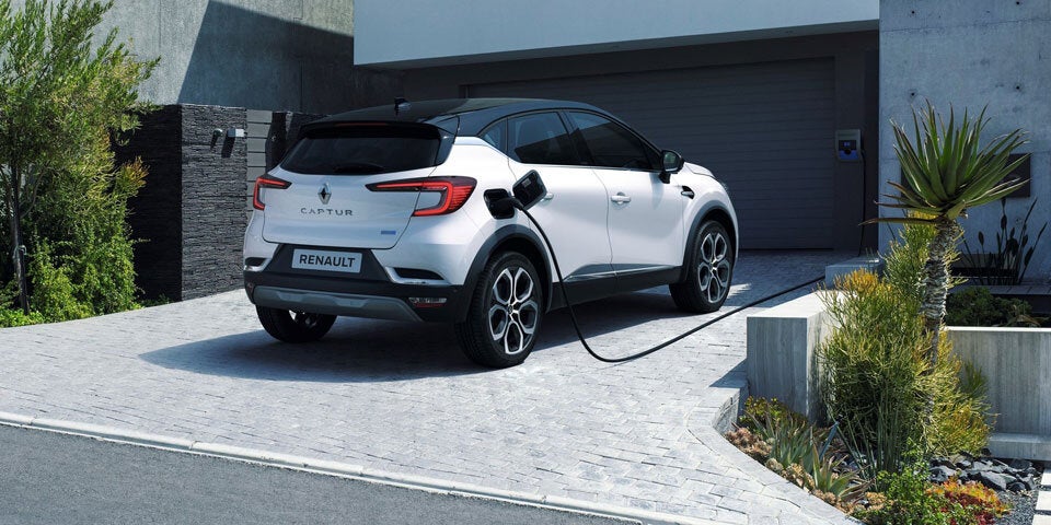 Captur Plug-in-Hybrid und Clio Hybrid starten