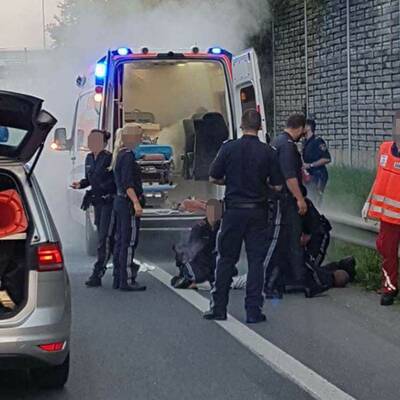 Patient setzt Rettungsauto in Brand