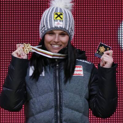 Die besten Bilder von Annas Gold-Party