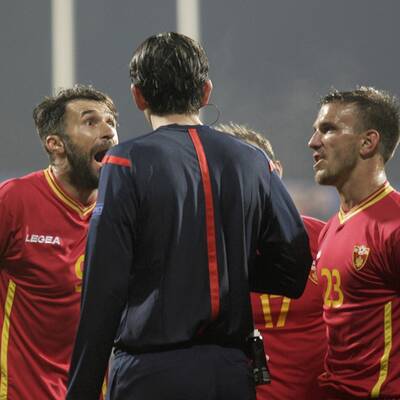 Die Bilder zum Skandalspiel in Montenegro
