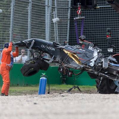Die Bilder zum Alonso-Crash in Australien