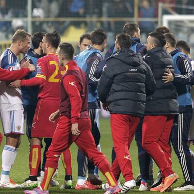 Die Bilder zum Skandalspiel in Montenegro