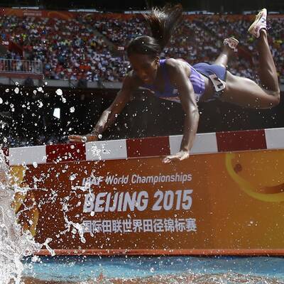 Welt lacht über Hindernis-Läuferin