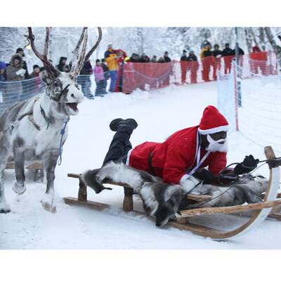 Weihnachtsmänner aus aller Welt