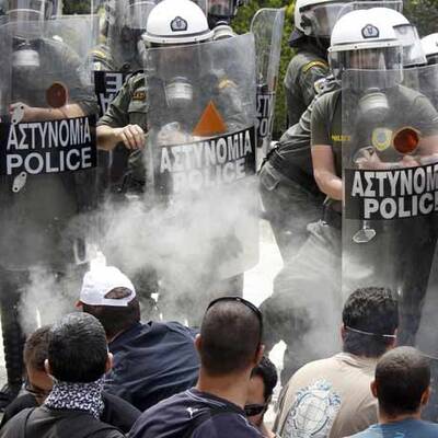 Ausschreitungen in Athen eskalieren