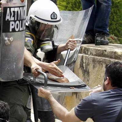 Ausschreitungen in Athen eskalieren