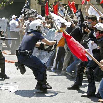 Ausschreitungen in Athen eskalieren