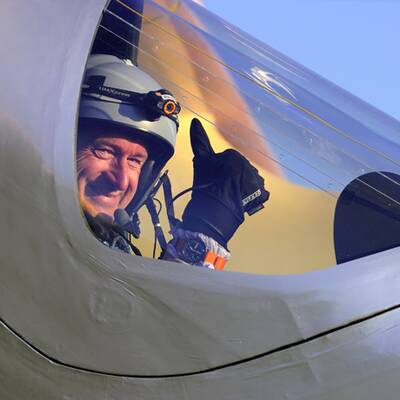 Solar Flieger segelt über Nacht