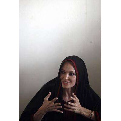 Angelina Jolie traf Flutopfer in Pakistan