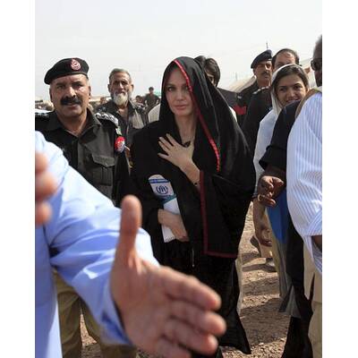 Angelina Jolie traf Flutopfer in Pakistan