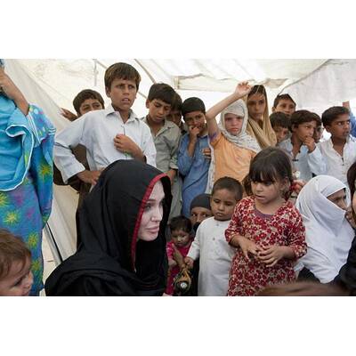 Angelina Jolie traf Flutopfer in Pakistan