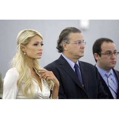 Paris Hilton: Im Barbie-Look vor Gericht