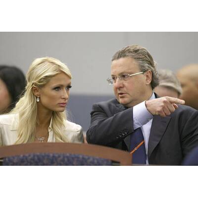 Paris Hilton: Im Barbie-Look vor Gericht