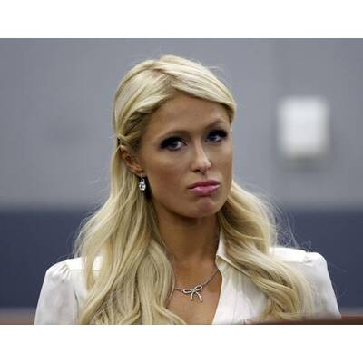 Paris Hilton: Im Barbie-Look vor Gericht